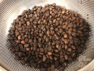 ニカラグアのコーヒー生豆をハンドピック＆フライパン焙煎 - True Vine