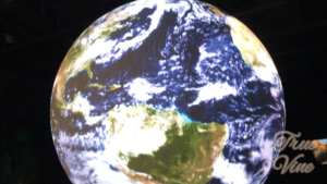 球体スクリーン地球