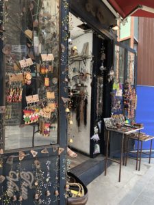 インサドンのアクセサリー店