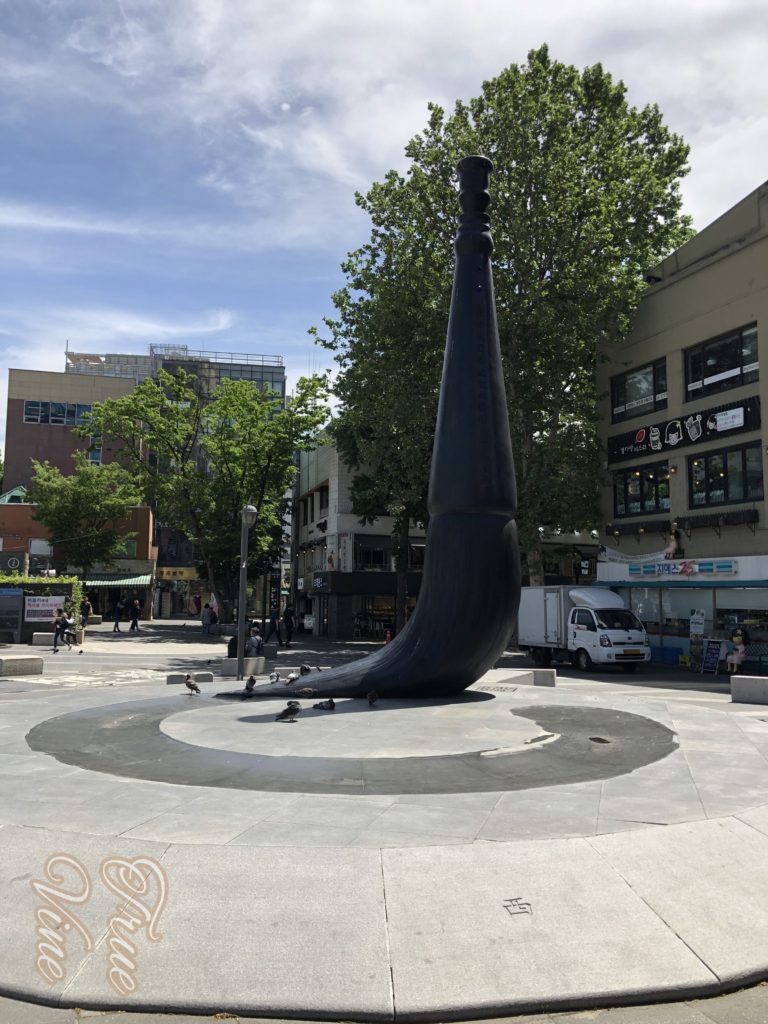 筆のモニュメント