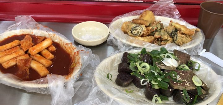 韓国の軽食トッポッキ、スンデ、おでん、ティギム