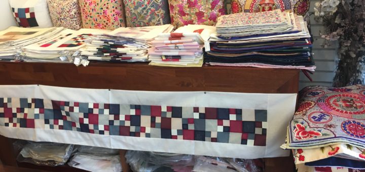 刺繍のクッション